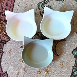 Set of 3 cat food dishes